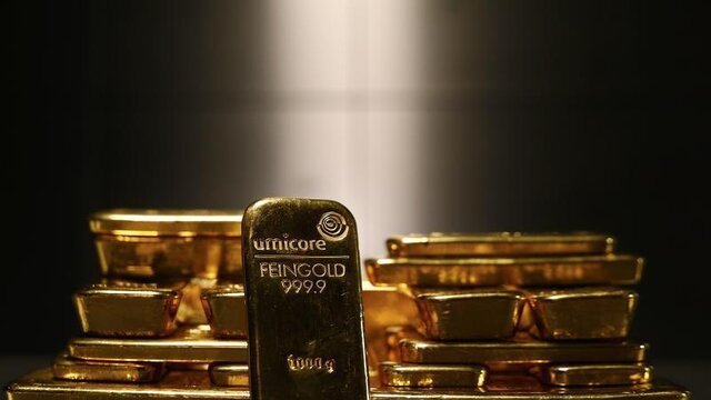 عقبنشینی هفتگی دلار و گریز طلای جهانی از سقوط