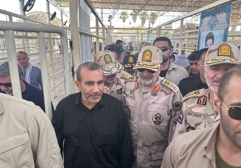 عیادت سردار رادان از فرمانده انتظامی کرمانشاه و خلبان بالگرد + عکس
