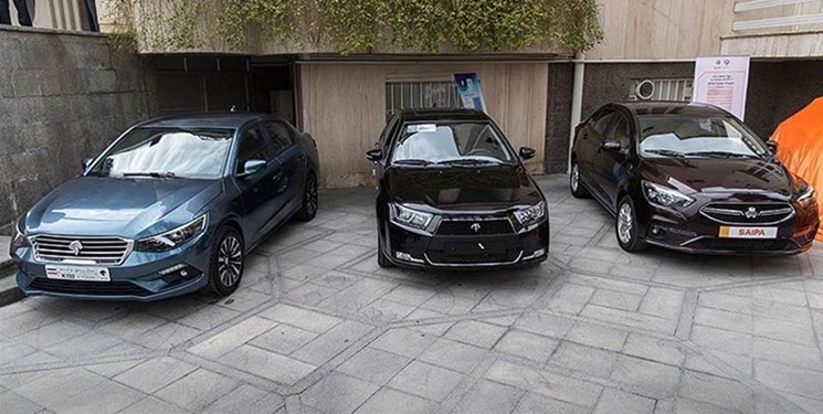 فارس من| گلایه مردم از ۲ خودروساز بزرگ کشور بابت افزایش قیمت بیضابطه