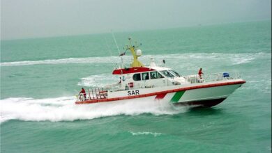 نجات ۶ دریانورد شناور تجاری از خطر مرگ در خلیج فارس/ لنج باری غرق شد