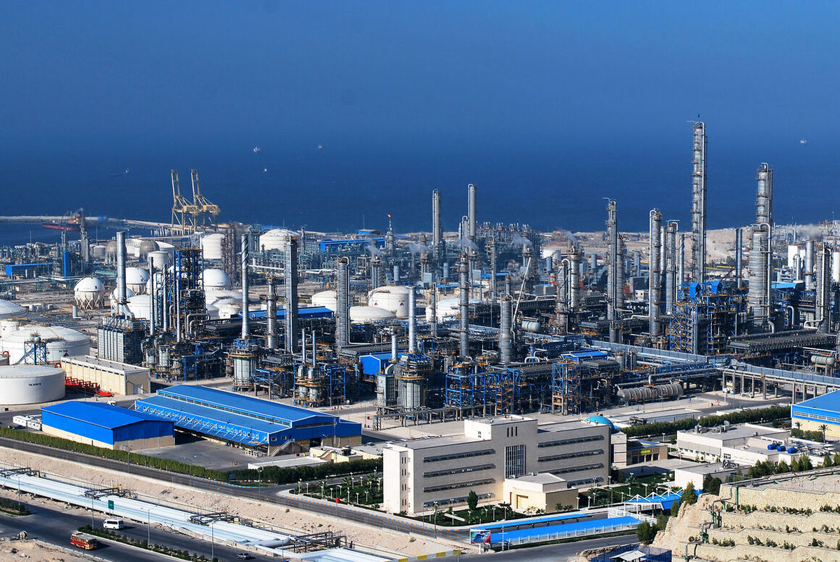 نرخ پتروشیمیها رسماً به فرمول بازگشت / حداقل قیمت خوراک پتروشیمیها ۵ هزار تومان شد