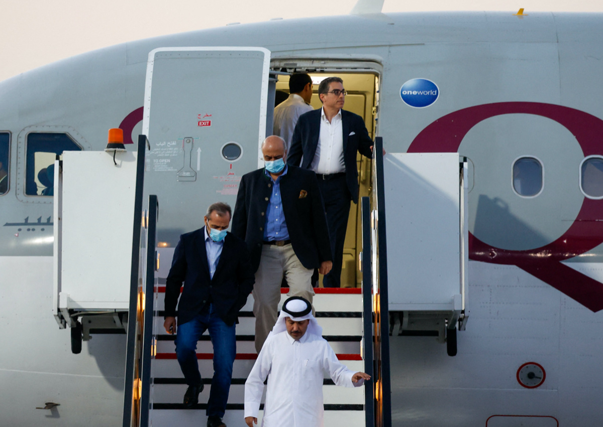 هواپیمای حامل ۵ زندانی آمریکایی در قطر به زمین نشست