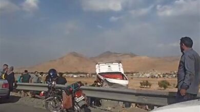 واژگونی مینیبوس در محور شازند به اراک با ۱۸ مصدوم + فیلم