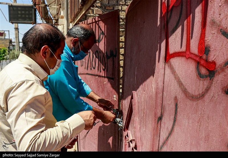 پلمب ۳ داروخانه متخلف در زاهدان