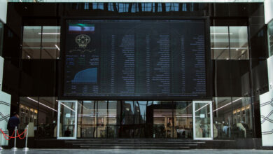 کولاک بورس با خودنمایی نهنگها