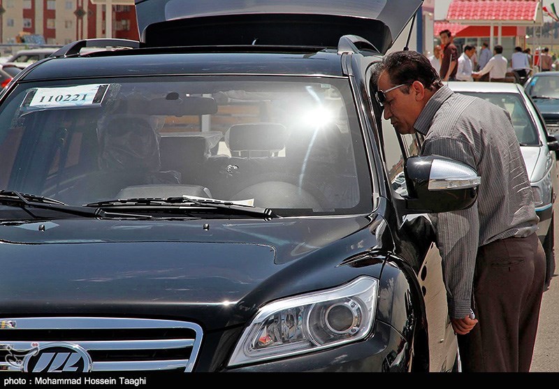 گروکشی خودروسازان برای اخلال در بازار/ تجریه شکست خورده صمت برای حذف رانت