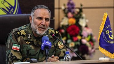 ارتش همواره در تمامی بحرانها در کنار مردم ایستاده است