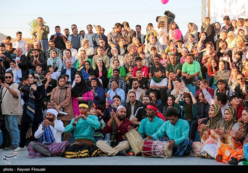 استقبال مردمی از تئاتر خیابانی مریوان + تصاویر