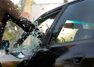 اعتراف به ۲۵ فقره سرقت محتویات داخل خودرو در سنندج