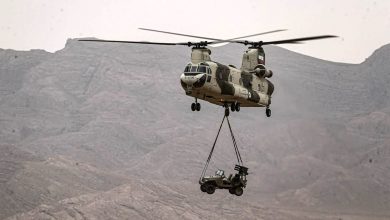 بارریزی خودرو سفیر و هلیبرن نیروها با ۶ فروند بالگرد شینوک/ استفاده از بالگرد شینوک به عنوان بیمارستان سیار