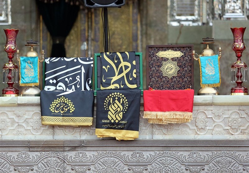 برگزاری آیین تعویض پرچم گنبد حرم حضرت معصومه (س) + فیلم