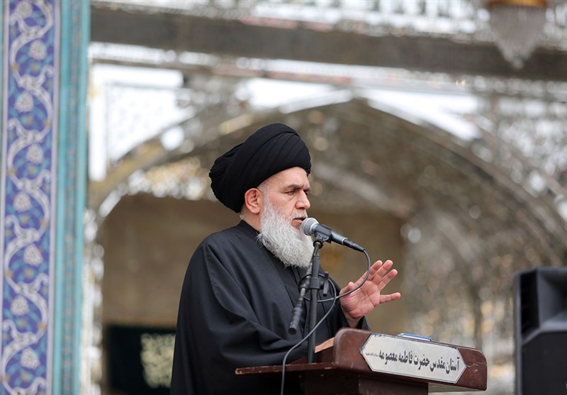 برگزاری آیین تعویض پرچم گنبد حرم حضرت معصومه (س) + فیلم