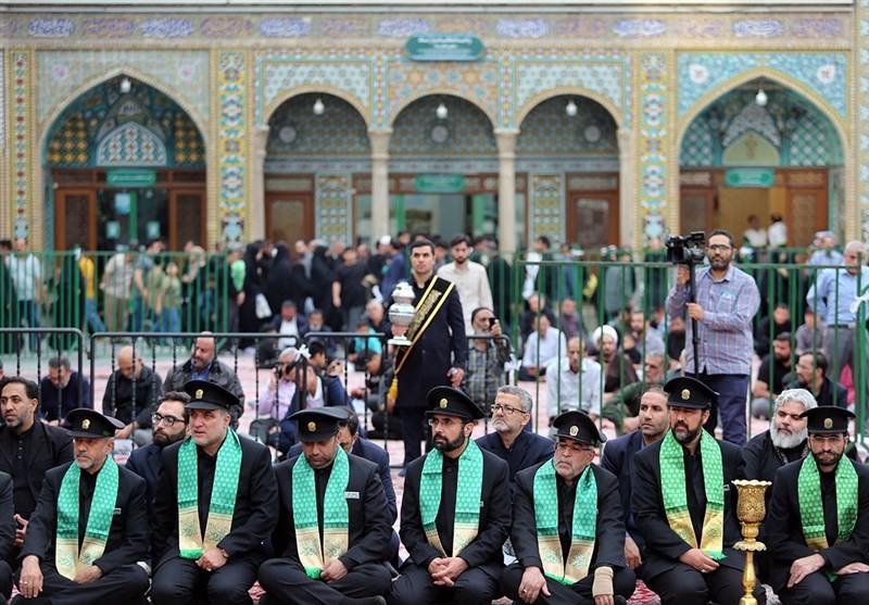 برگزاری آیین تعویض پرچم گنبد حرم حضرت معصومه (س) + فیلم