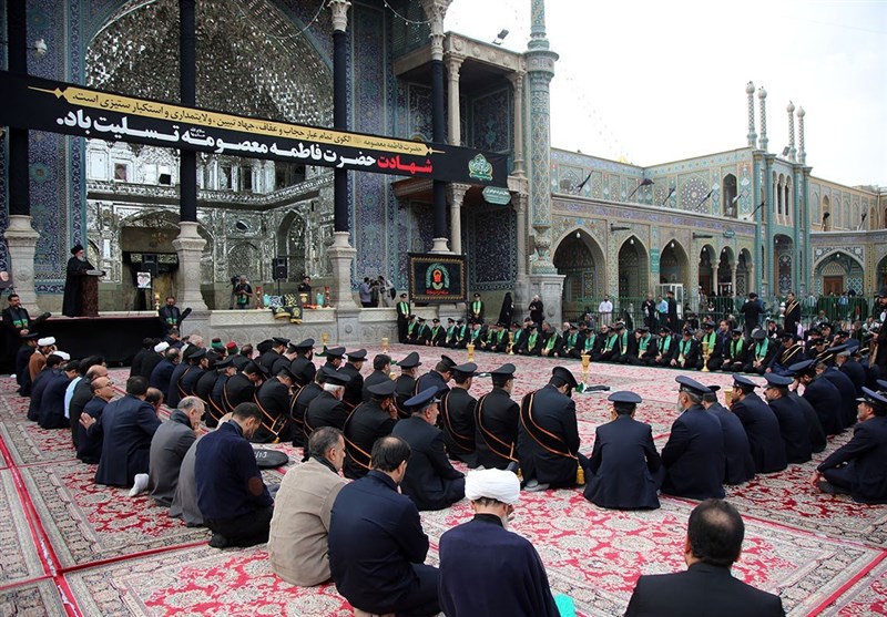 برگزاری آیین تعویض پرچم گنبد حرم حضرت معصومه (س) + فیلم