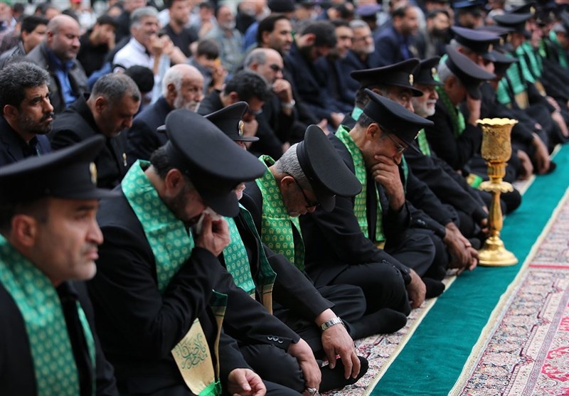 برگزاری آیین تعویض پرچم گنبد حرم حضرت معصومه (س) + فیلم