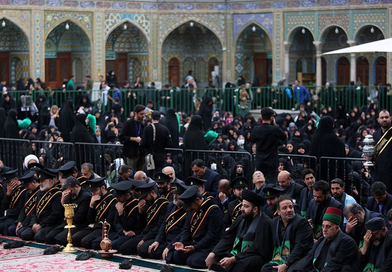 برگزاری آیین تعویض پرچم گنبد حرم حضرت معصومه (س) + فیلم