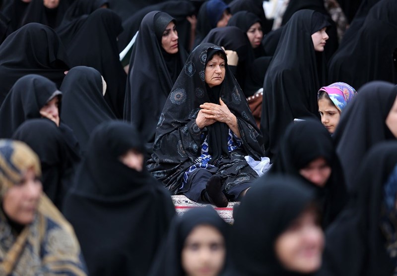 برگزاری آیین تعویض پرچم گنبد حرم حضرت معصومه (س) + فیلم