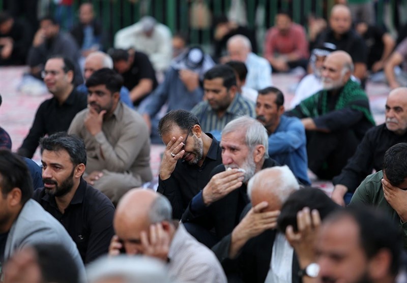 برگزاری آیین تعویض پرچم گنبد حرم حضرت معصومه (س) + فیلم