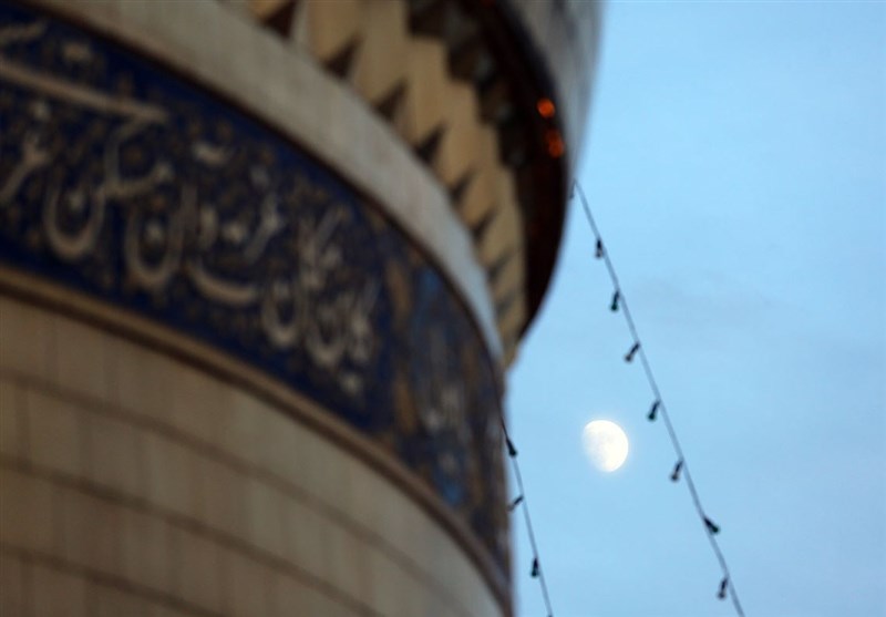 برگزاری آیین تعویض پرچم گنبد حرم حضرت معصومه (س) + فیلم