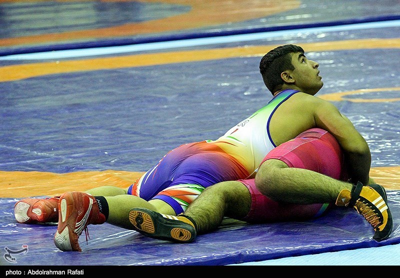 برگزاری همایش کشتی پهلوانان کوچک در اصفهان