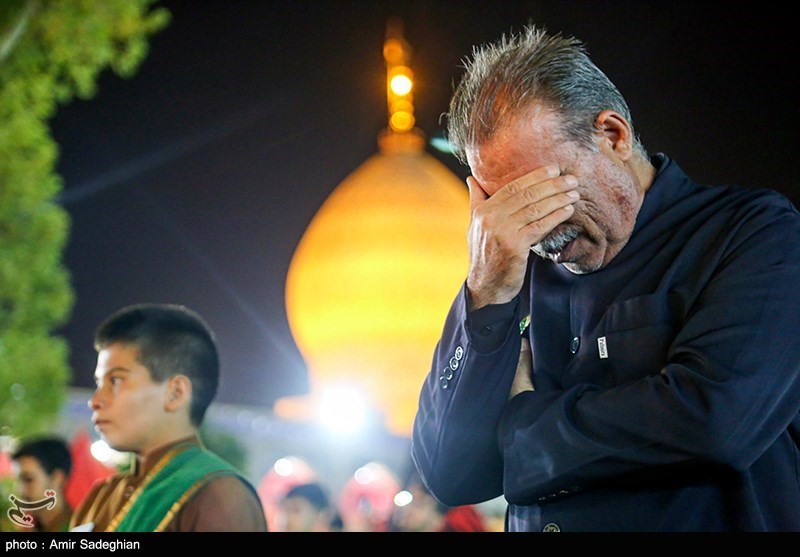 بزرگداشت ۱۳ شهید حادثه تروریستی حرم شاهچراغ/ قبور شهدا گلباران شد