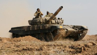 تانکها با پشتیبانی بالگردها و توپخانه حرکت خود را آغاز میکنند