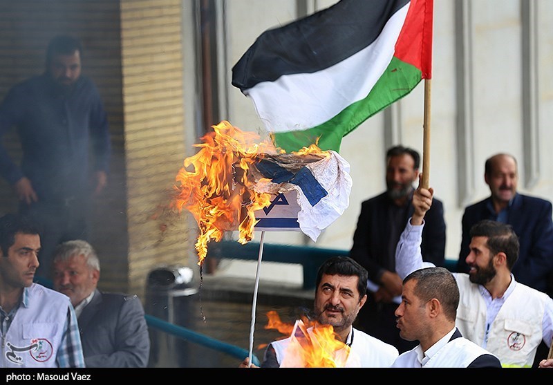 تجمع کادر درمان استان مرکزی در محکومیت جنایات اسرائیل در غزه + فیلم