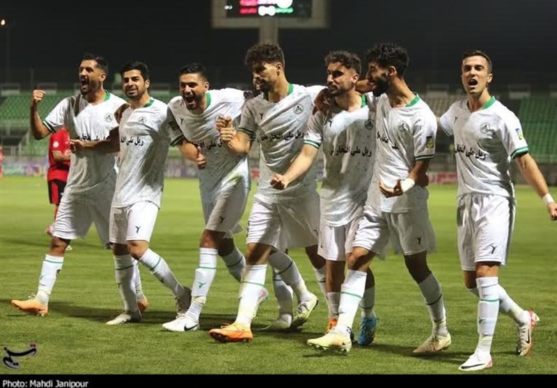 حواشی دیدار ذوبآهن اصفهان و تراکتور تبریز/ از آتش گرفتن یک درخت تا تشویق ایسلندی ربیعی + تصویر