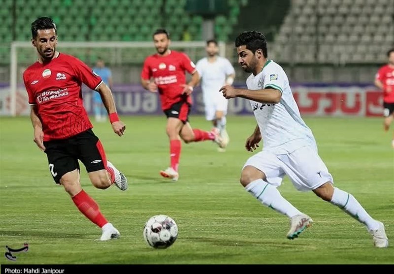 حواشی دیدار ذوبآهن اصفهان و تراکتور تبریز/ از آتش گرفتن یک درخت تا تشویق ایسلندی ربیعی + تصویر