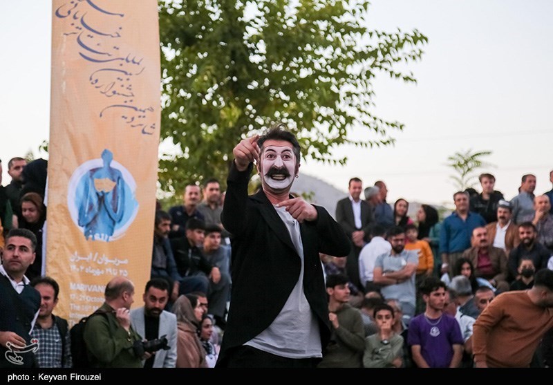 در دومین روز تئاتر خیابانی مریوان چه نمایشهایی اجرا شد؟