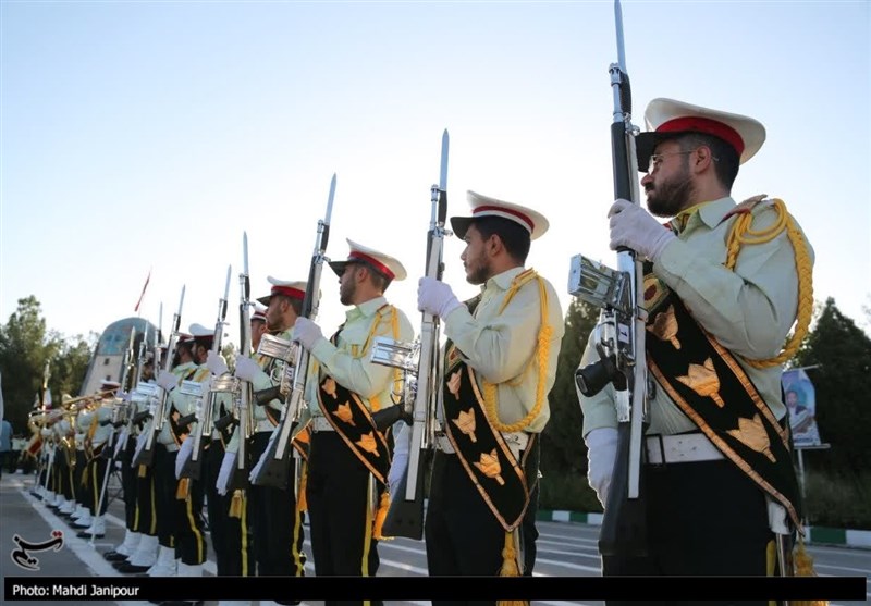 صبحگاه مشترک نیروهای مسلح در کاشان برگزار شد + تصاویر