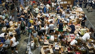 صفهای طولانی صهیونیستها در فروشگاهها و هراس از کمبود مواد غذایی