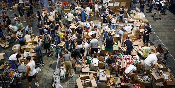 صفهای طولانی صهیونیستها در فروشگاهها و هراس از کمبود مواد غذایی