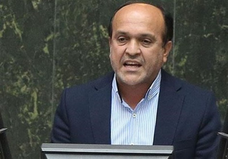 عضو کمیسیون عمران مجلس خواستار عرضه فولاد و سیمان خارج از بورس شد