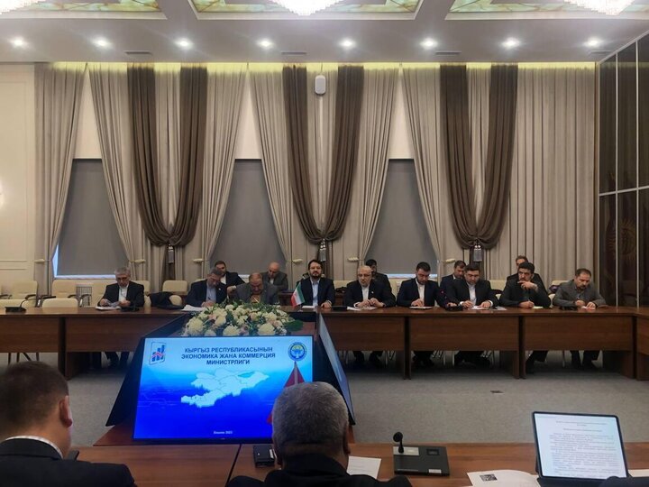 قرقیزستان خواهان دریافت فرآوردههای نفتی از سوی ایران شد
