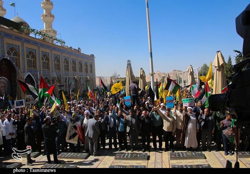 محکومیت جنایات اسرائیل از جوار مرقد شهید سلیمانی/ خط و نشان مردم برای اسرائیل کودککش + فیلم