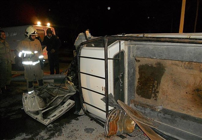 واژگونی وانت در نطنز ۵ کشته و مجروح برجای گذاشت