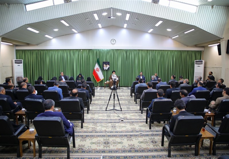 واکنش امام جمعه مشهد به معضل کمبود معلم در مدارس