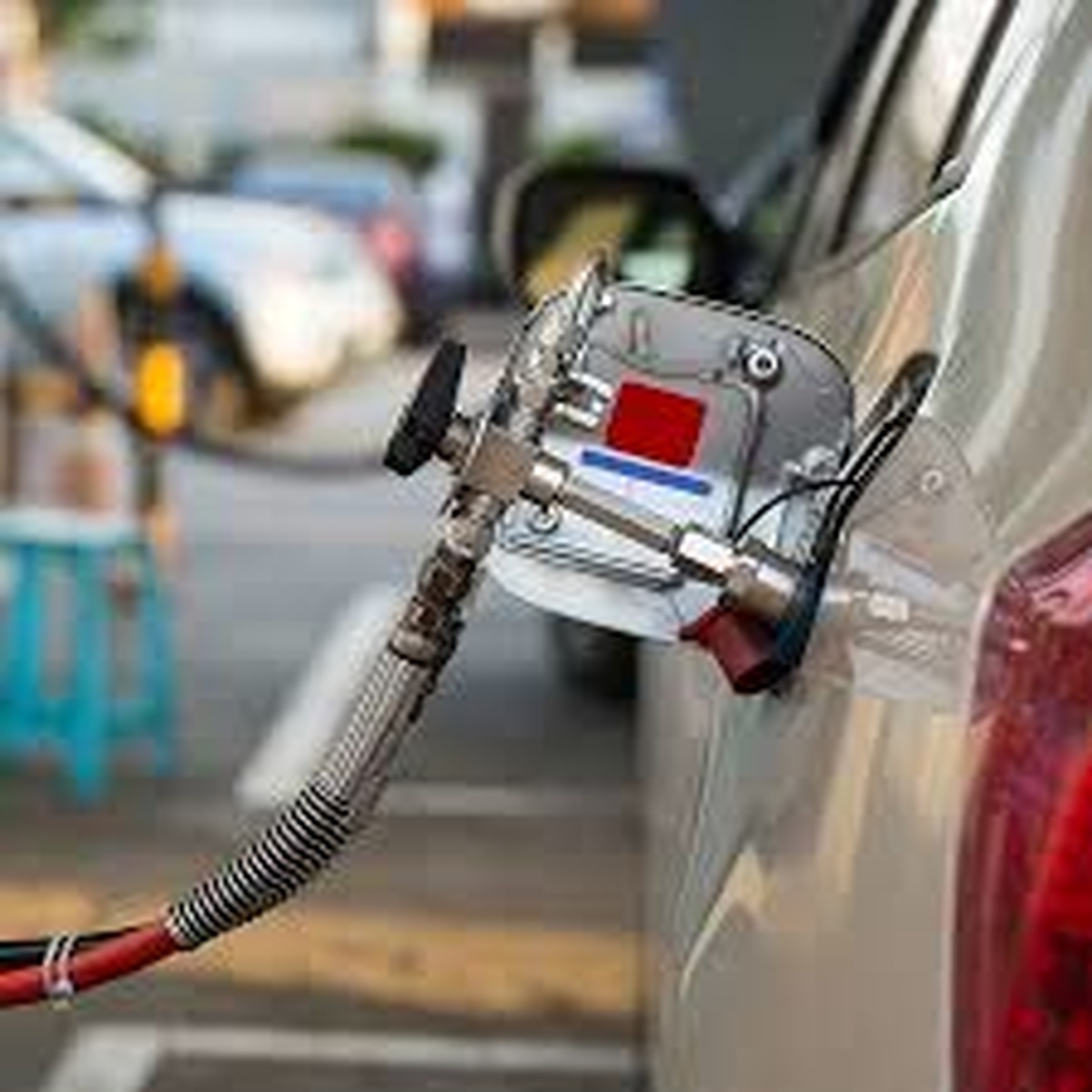 پیشنهاد واردات خودروی دوگانه سوز/ آورد ۳۰ میلیارد دلاری زیرساخت CNG در دهه ۸۰