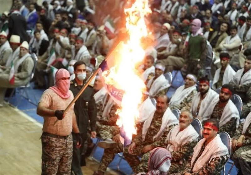 اجتماع بزرگ بسیجیان کرمانشاهی در «نمایش اقتدار»+ تصاویر