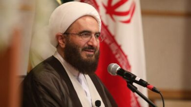 ارتباط عمیق با مردم از ویژگیهای مهم روحانیت شیعه است