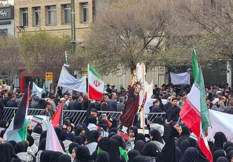 اعلام انزجار مشهدیها از آمریکا در روز ملی استکبارستیزی/ خط و نشان مردم برای اسرائیل + تصاویر