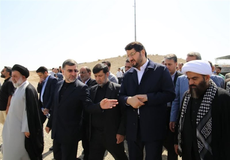 افتتاح ۲۹۰۰ واحد نهضت ملی مسکن کردستان/ بذرپاش کلید واحدها را تحویل متقاضیان داد