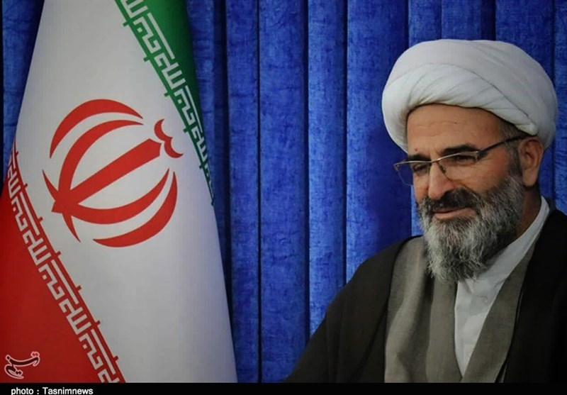امام جمعه سمنان: روی منفی فضای مجازی را نباید نادیده گرفت
