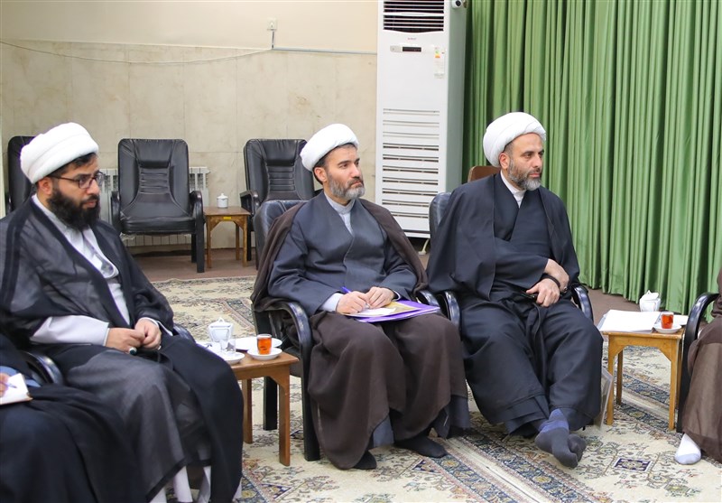 امام جمعه مشهد: دشمن خیلی هزینه کرد تا نظام و ملت ایران را به زانو دربیاورد