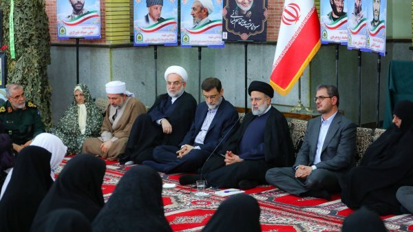 امروز مردم در سایه امنیت و وحدت شیعه و سنی به کردستانی پیشرفته فکر میکنند