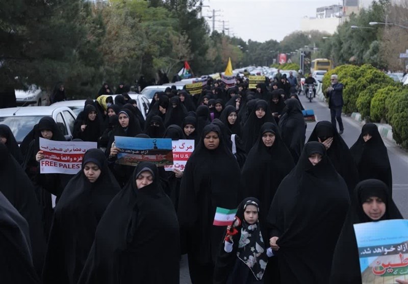 برگزاری همایش شکوه مقاومت بانوان بسیجی استان قم + تصویر