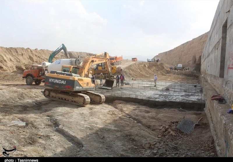 ترخیص فوری ۱۰۶ دستگاه ماشین و تجهیزات راهسازی از گمرک بوشهر