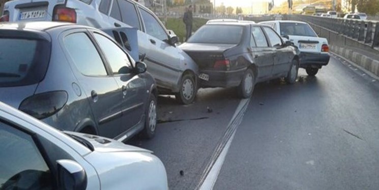 تصادف زنجیرهای راه اصفهان به شهرکرد را برای ساعاتی مسدود کرد