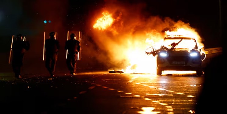 تظاهراتهای خشونتآمیز در ایرلند بعد از حمله یک مهاجم به کودکان